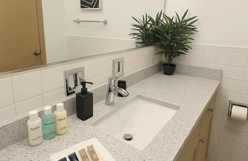 Evanston Apartment | 2BR Charm | Chill, Stay, Repeat