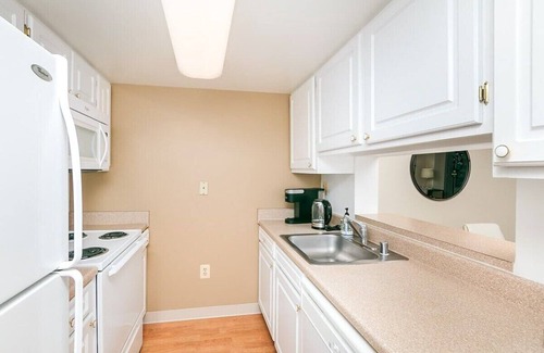 Radnor - Fort Myer Heights Apartment | 2BR Chic Apartment in Prime Location