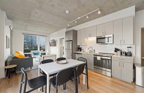 River North Hotel | 2BR City Escape