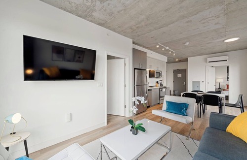 River North Hotel | 2BR City Escape