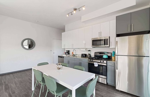 Palmer Square Apartment | 2BR City Loft: Sweeping Glass Views