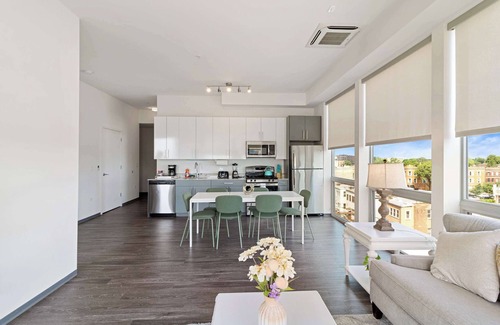 Palmer Square Apartment | 2BR City Loft: Sweeping Glass Views