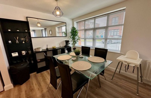 Belfast Apartment | 2br City Side Apartment