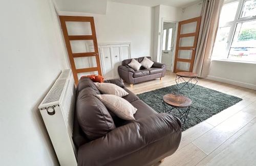 Stonnall House | 2BR, Close to BHX Airport, Heartlands Hosp, NEC