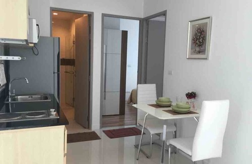 Phra Khanong Nuea Apartment | 2BR Condo @ BTS Sukhumvit Line + Wifi