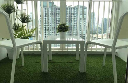 Phra Khanong Nuea Apartment | 2BR Condo @ BTS Sukhumvit Line + Wifi