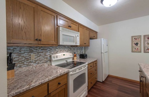 Baileys Harbor Condo | 2BR Condo with Fireplace, Balcony, & Lakefront Access at The Rushes