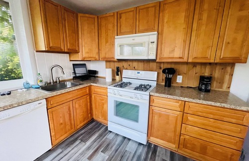 Elkins Park Apartment | 2BR Cottage House in Elkins Park