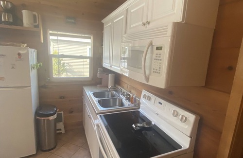 Beulah Cabin | 2BR Cozy Cabin Crystal Lake private beach 15 to min Crystal Mtn. EZ ice fishing
