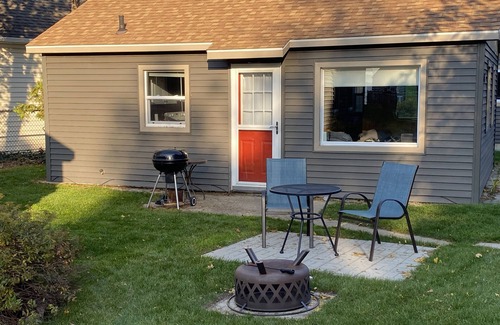 Beulah Cabin | 2BR Cozy Cabin Crystal Lake private beach 15 to min Crystal Mtn. EZ ice fishing