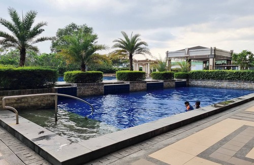 Ermita Condo | 2BR Cozy & Spacious Family Condo, Great View & Karaoke At Torre De Manila