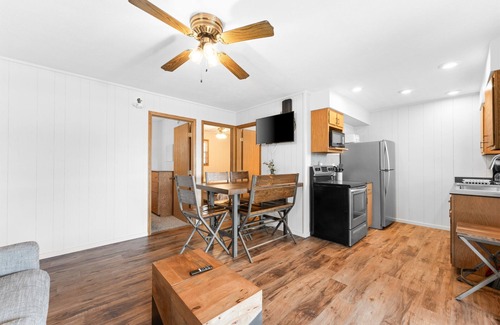 Kimberling City Cabin | 2BR Duplex Cabin w/Community Pool + Boat dock