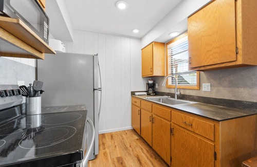 Kimberling City Cabin | 2BR Duplex Cabin w/Community Pool + Boat dock