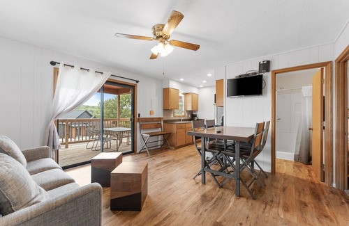 Kimberling City Cabin | 2BR Duplex Cabin w/Community Pool + Boat dock