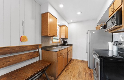 Kimberling City Cabin | 2BR Duplex Cabin w/Community Pool + Boat dock