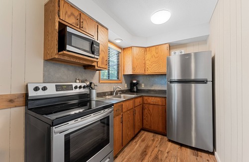 Kimberling City Cabin | 2BR Duplex Cabin w/Community Pool + Boat dock