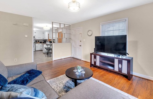 Charlotte House | 2BR Duplex Near From Uptown Charlotte