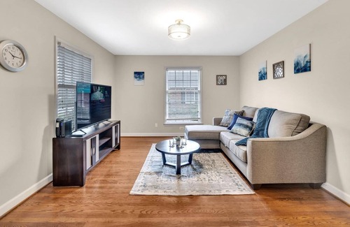 Charlotte House | 2BR Duplex Near From Uptown Charlotte