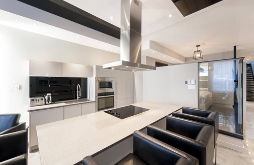 Milton Park Apartment | 2BR Duplex near Plateau Mont Royal