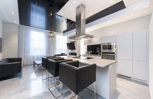 Milton Park Apartment | 2BR Duplex near Plateau Mont Royal