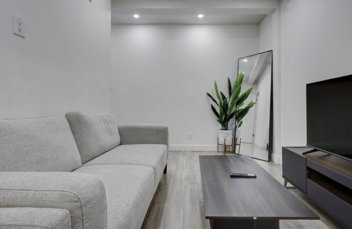 Cote-Des-Neiges—Notre-Dame-De-Grace Apartment | 2BR Escape | Sleek Stay in NDG MTL