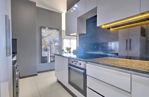 Salt River Apartment | 2BR Executive Apartment - 4min from Cape Town CBD
