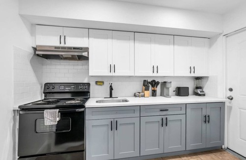 Paterson Apartment | 2BR Fall Retreat near American Dream Mall and NYC