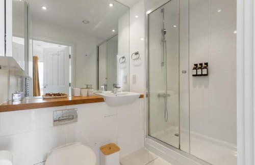 Harrow Apartment | 2BR Flat Close to Wembley Stadium Quick Tube To London
