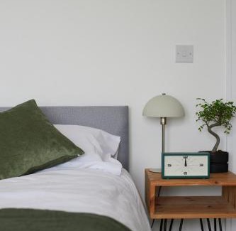 Harrow Apartment | 2BR Flat Close to Wembley Stadium Quick Tube To London