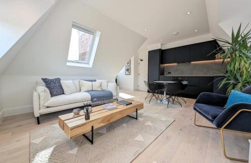 West Finchley Apartment | 2BR flat in Greater London with free parking