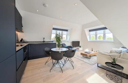 West Finchley Apartment | 2BR flat in Greater London with free parking