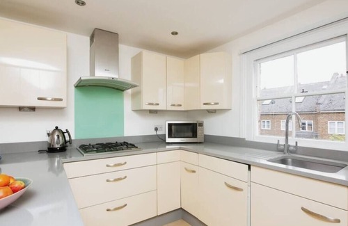 Fortune Green Apartment | 2BR flat with roof terrace