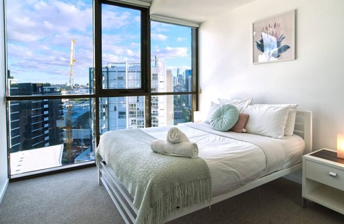 Newstead Apartment | 2BR Food & Drink Hub ★Gym★Pool★Views★Roof Terrace
