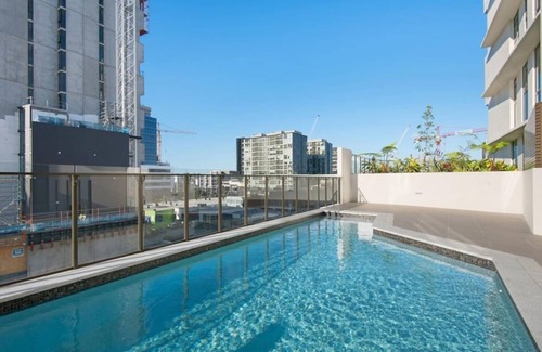 Newstead Apartment | 2BR Food Drink Hub Gym Pool Views Roof Terrace