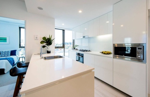 Newstead Apartment | 2BR Food Drink Hub Pool Balcony Gym Rooftop