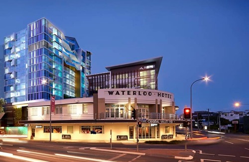 Newstead Apartment | 2BR Food Drink Hub Pool Views Gym Roof Tce