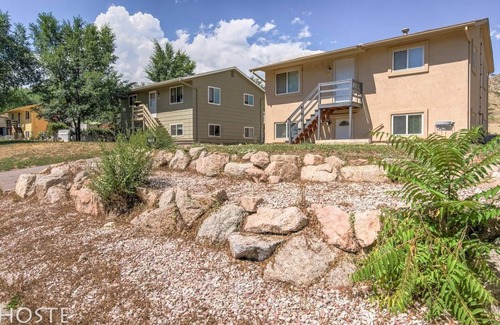 Colorado Springs Cottage | 2BR Garden-level Great Outdoors Dog Friendly