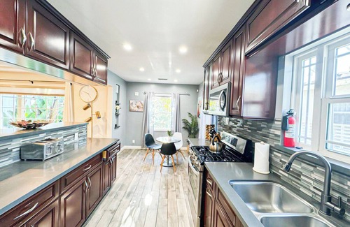 View Park-Windsor Hills House | 2BR Gem Near LAX, SoFi, and Forum - MK1