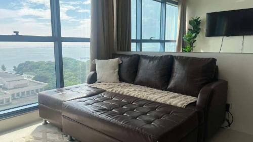 Ermita Apartment | 2BR Grand Riviera Suites by MrSayla