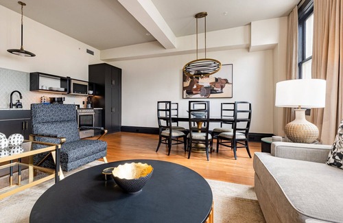 French Quarter Hotel | 2BR Great View Steps from French Quarter | The Mayfair