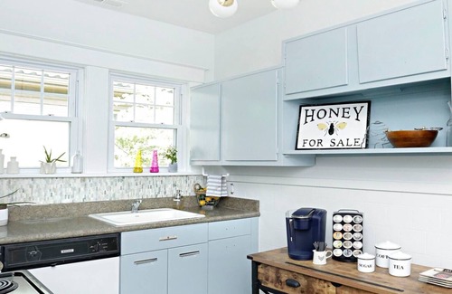 Lexington Condo | 2br/Heart of Chevy Chase Historical District