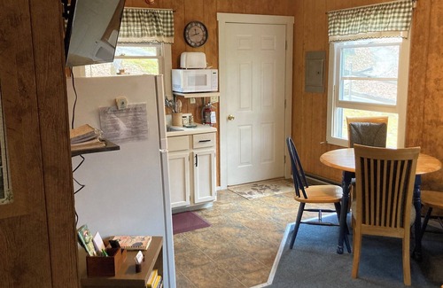 Brevard Cabin | 2BR Hickory Hideaway