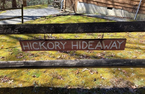 Brevard Cabin | 2BR Hickory Hideaway