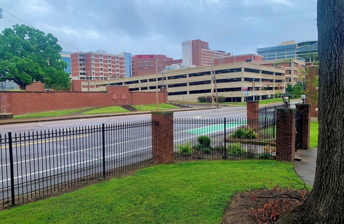 Central Gardens Apartment | 2br Hideaway: 2 mi from Beale St & Overton Square!