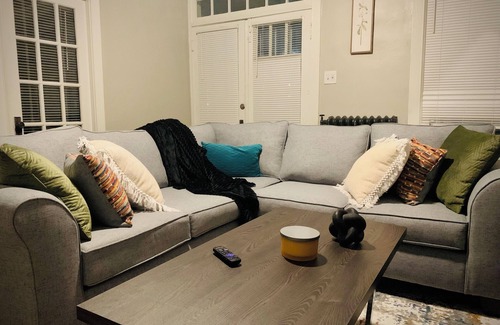 Central Gardens Apartment | 2br Hideaway: 2 mi from Beale St & Overton Square!