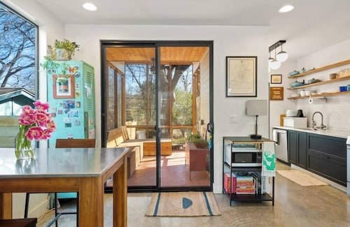 Cherrywood House | 2BR, Historic Neighborhood, Bright Space