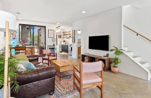 Cherrywood House | 2BR, Historic Neighborhood, Bright Space