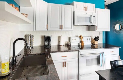 Dayton Apartment | 2br House in Walnut Hills+Near UD+50inTV+Fully Equipped+Laundry+Sleeps 5 ppl