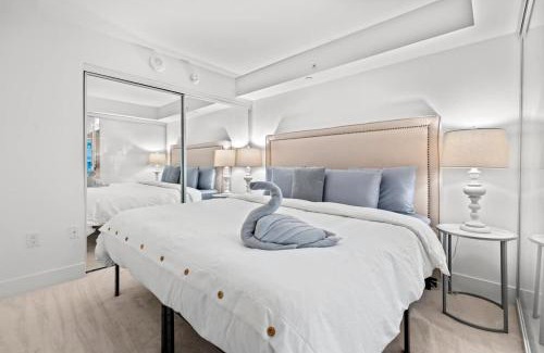 Bay Cloverhill Apartment | 2BR Modern Condo with City Skyline Views & Pool