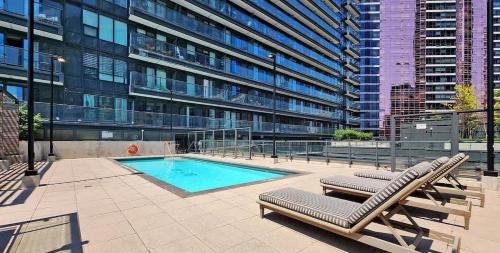 Bay Cloverhill Apartment | 2BR Modern Condo with City Skyline Views & Pool
